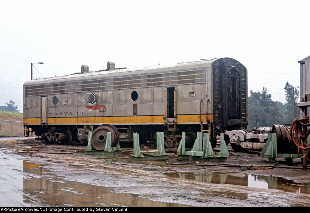 Ex Santa Fe yellow bonnet B unit at TN backtrack on shop trucks